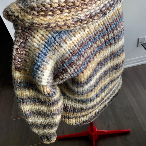 Handmade wool blend sweater. Off shoulder - Picture 5 of 7